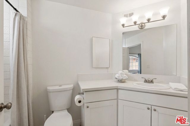 14422 Terra Bella Street A, Los Angeles, CA 91402