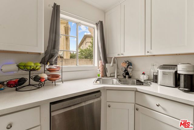 14422 Terra Bella Street A, Los Angeles, CA 91402
