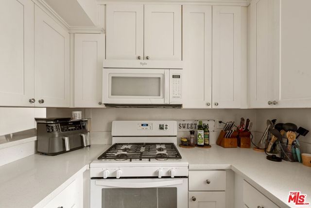 14422 Terra Bella Street A, Los Angeles, CA 91402