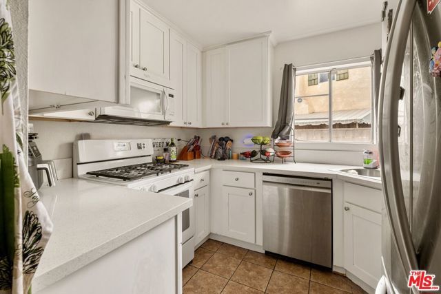14422 Terra Bella Street A, Los Angeles, CA 91402
