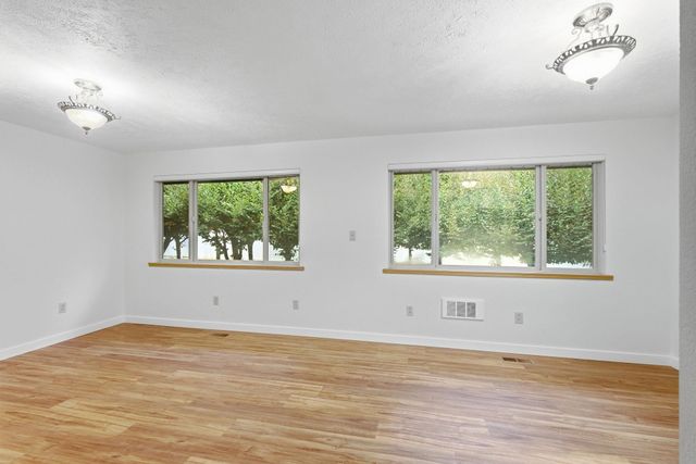 624 W 5th St, Cheney, WA 99004
