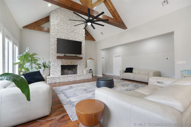 17716 S 39th West Avenue, Mounds, OK 74047