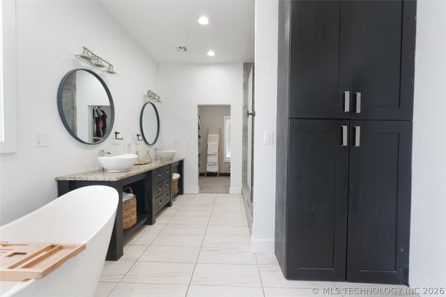 17716 S 39th West Avenue, Mounds, OK 74047