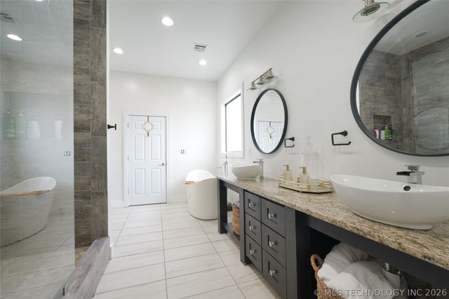 17716 S 39th West Avenue, Mounds, OK 74047