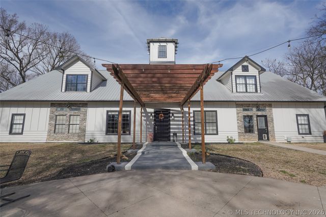 17716 S 39th West Avenue, Mounds, OK 74047