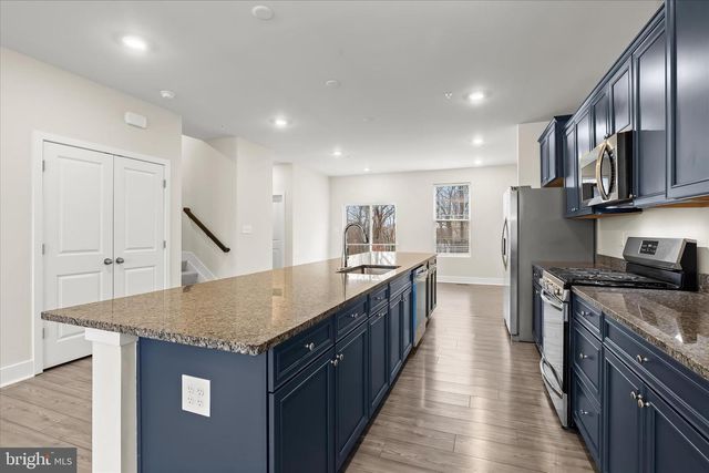 304 SWEETBAY RD, Essex, MD 21221