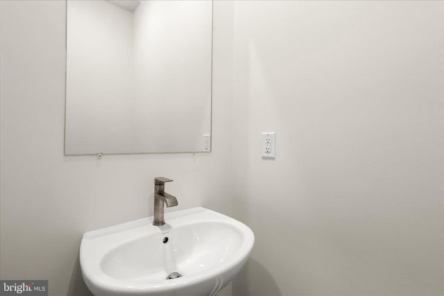 304 SWEETBAY RD, Essex, MD 21221