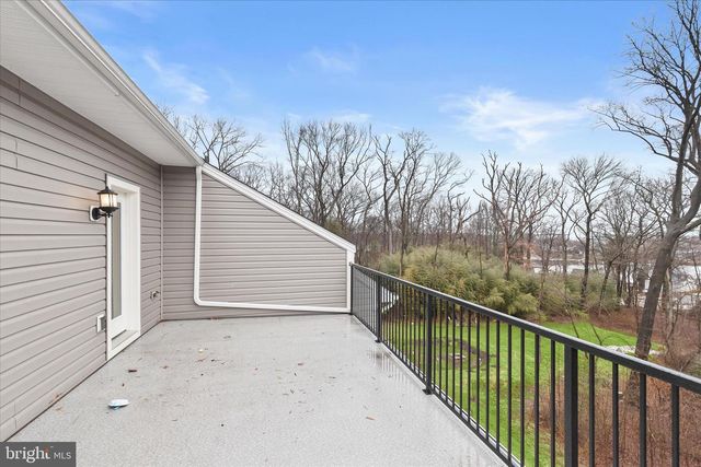 304 SWEETBAY RD, Essex, MD 21221