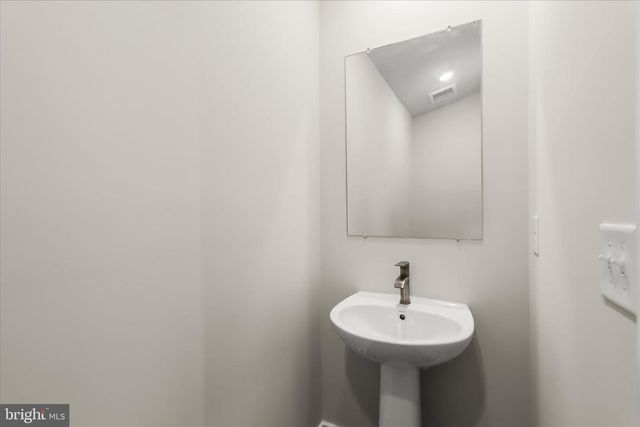 304 SWEETBAY RD, Essex, MD 21221