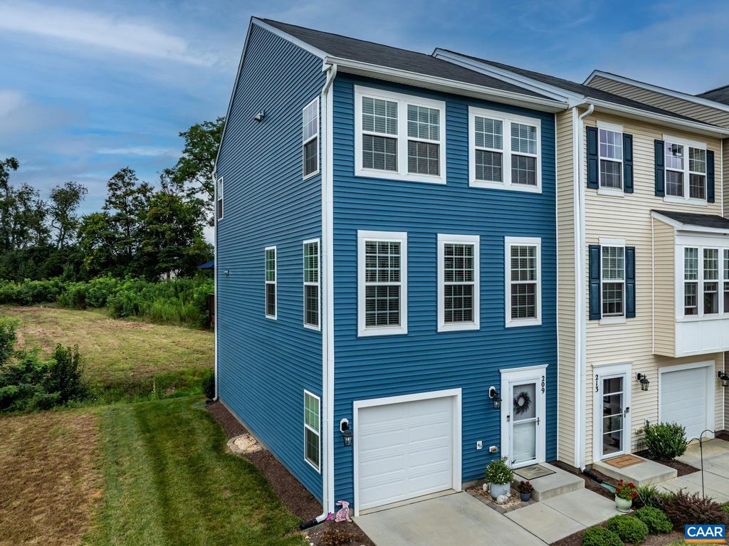 209 WILLOWSHIRE CT, Waynesboro, VA 22980