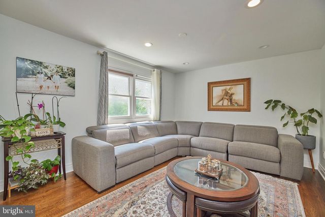 9609 PODIUM DR, Vienna, VA 22182