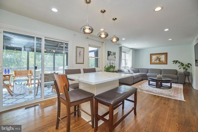 9609 PODIUM DR, Vienna, VA 22182