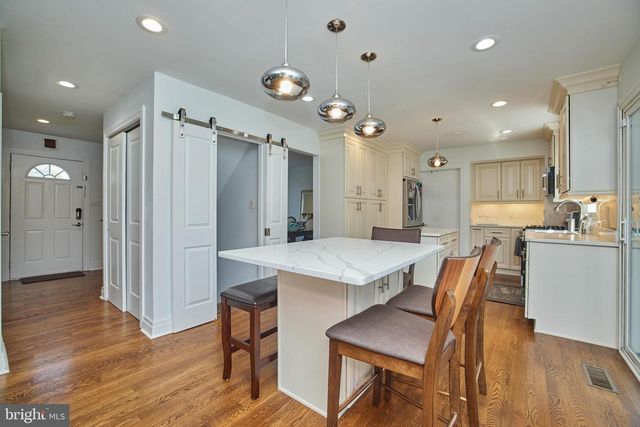 9609 PODIUM DR, Vienna, VA 22182