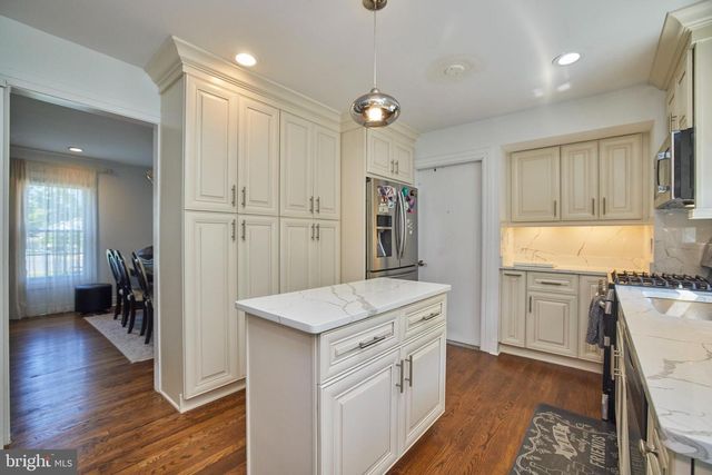 9609 PODIUM DR, Vienna, VA 22182