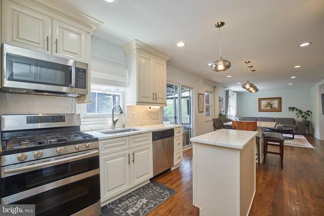 9609 PODIUM DR, Vienna, VA 22182