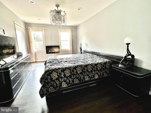 9609 PODIUM DR, Vienna, VA 22182