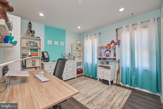 9609 PODIUM DR, Vienna, VA 22182