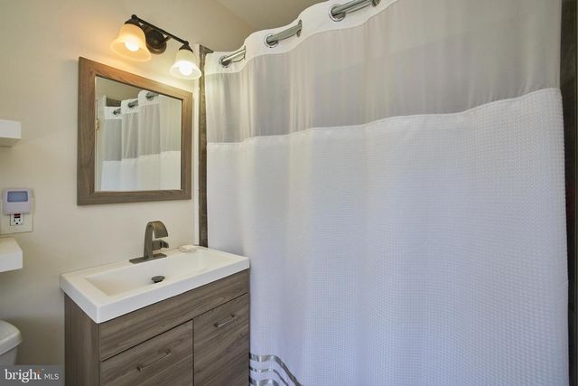 9609 PODIUM DR, Vienna, VA 22182