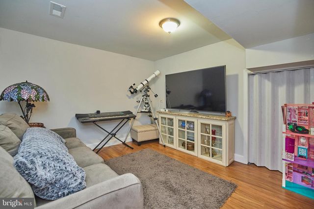 9609 PODIUM DR, Vienna, VA 22182