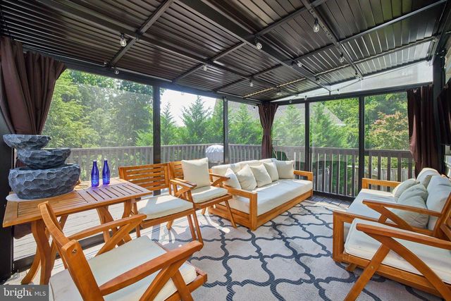 9609 PODIUM DR, Vienna, VA 22182