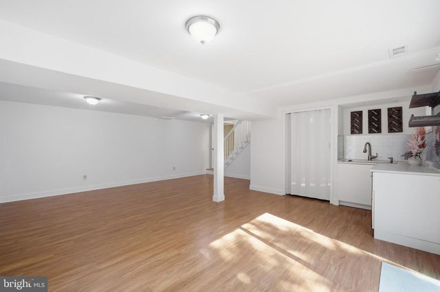 9609 PODIUM DR, Vienna, VA 22182