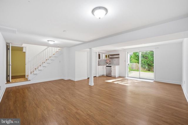 9609 PODIUM DR, Vienna, VA 22182