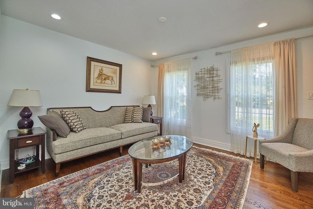 9609 PODIUM DR, Vienna, VA 22182