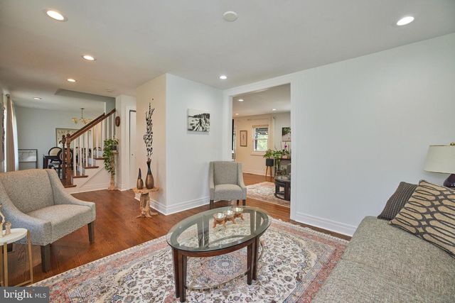 9609 PODIUM DR, Vienna, VA 22182