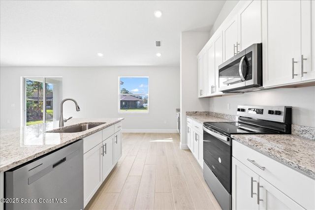 371 Bryn Mawr Avenue NE, Palm Bay, FL 32907