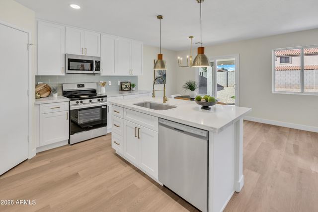 7368 W SOLANO Drive S, Glendale, AZ 85303