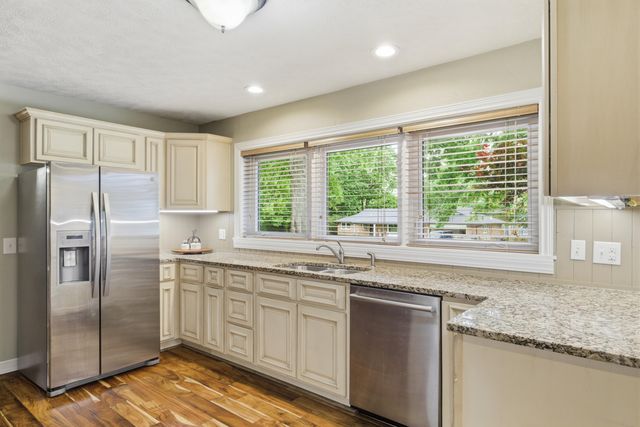 2723 E Glenwood Street, Springfield, MO 65804