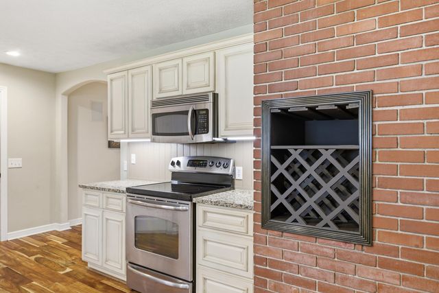 2723 E Glenwood Street, Springfield, MO 65804