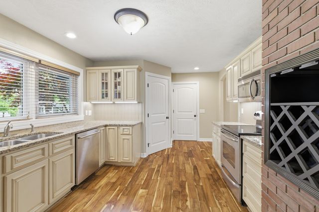 2723 E Glenwood Street, Springfield, MO 65804