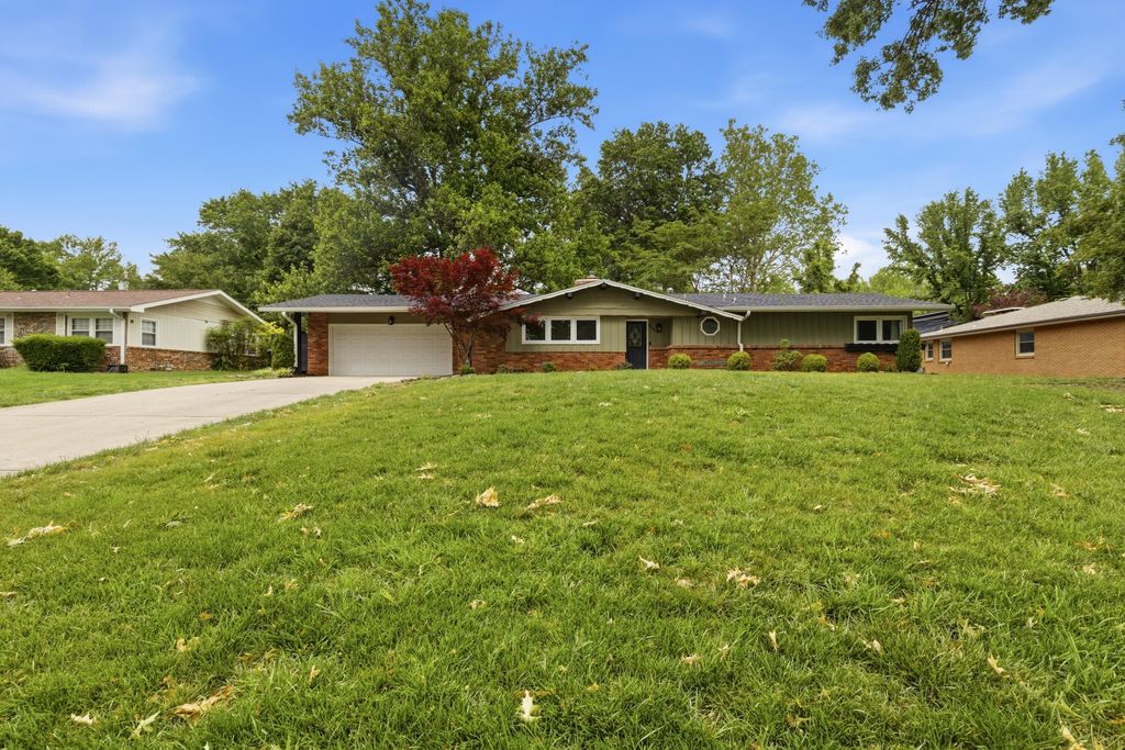 2723 E Glenwood Street, Springfield, MO 65804