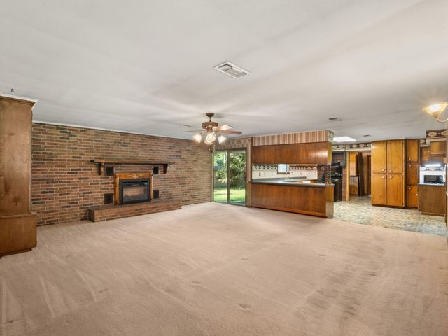 4450 Camp Baker Rd, Leesville, LA 71446