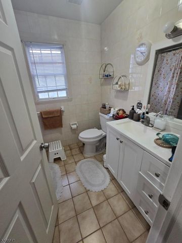 555 1 St Ave, Elizabeth City, NJ 07206