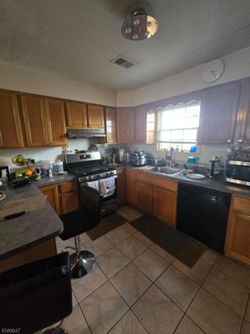 555 1 St Ave, Elizabeth City, NJ 07206