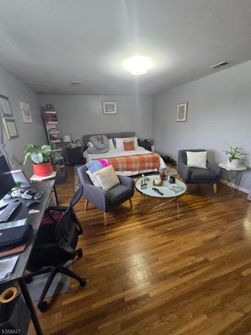 555 1 St Ave, Elizabeth City, NJ 07206