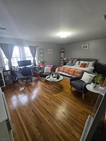 555 1 St Ave, Elizabeth City, NJ 07206