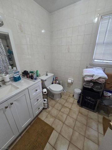 555 1 St Ave, Elizabeth City, NJ 07206