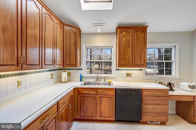 9232 FOREST HAVEN DR, Alexandria, VA 22309