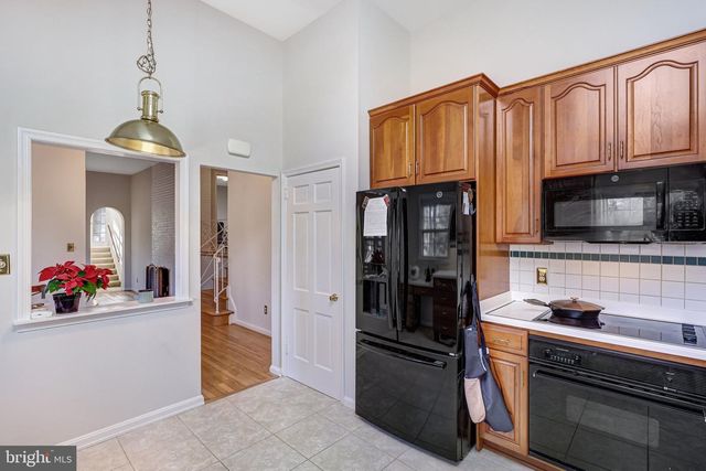 9232 FOREST HAVEN DR, Alexandria, VA 22309