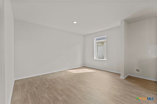 140 Langston Drive, Uhland, TX 78640