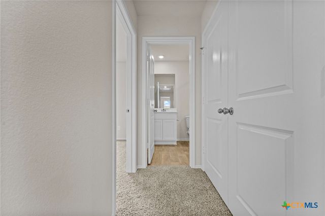 140 Langston Drive, Uhland, TX 78640