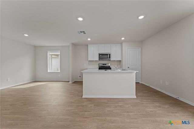 140 Langston Drive, Uhland, TX 78640