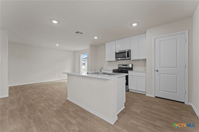 140 Langston Drive, Uhland, TX 78640