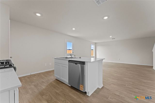 140 Langston Drive, Uhland, TX 78640