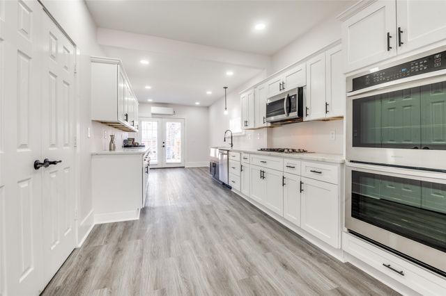 2502 W Lovers Lane, Dallas, TX 75235