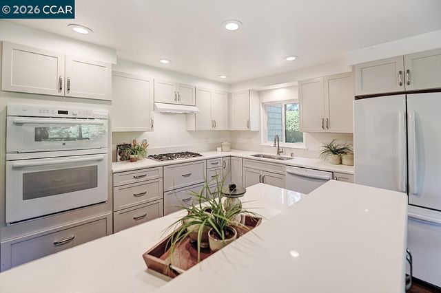 2128 Tice Creek Dr 2, Walnut Creek, CA 94595