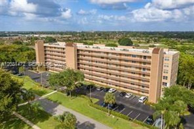 4570 NW 18th Avenue 202, Deerfield Beach, FL 33064